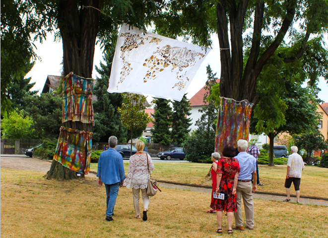 Kirsten Kötter: 'Ich rette die Welt mit Salat, Leonce', Installation, 16. Skulpturenpark Mörfelden 2013