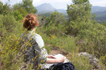 Peter Sandner: Foto zu Kirsten Kötter: Painting Site Specific, Malerei vor Ort, Blick zur Montaigne Sainte-Victoire vom Berg La Habane, 03.10.2013