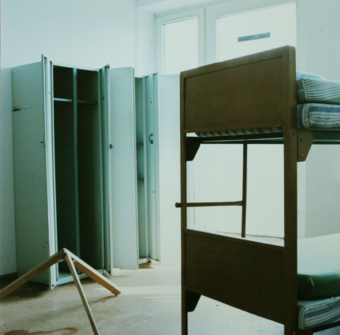 Bedroom / Schlafzimmer, 2002, photography, 25 × 25 cm,
  photo series Jugendherberge Veckerhagen (Kirsten Kötter)