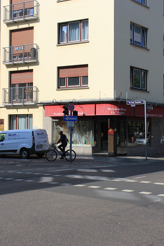 Frankfurt a. M., Im Trutz 51 / Grüneburgweg, 2018, Weinhandlung Dr. Teufel, Foto: Kirsten Kötter