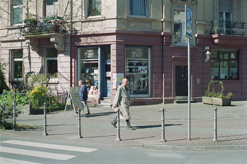 Frankfurt a. M., Markgrafenstraße 19 / Juliusstraße, 1997, Middel Earth Esotherische Buchhandlung, Foto: Kirsten Kötter